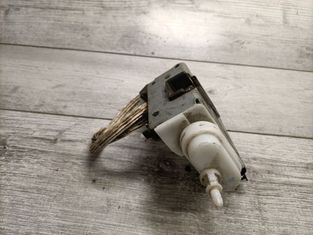 bontott AUDI A4 B5 Bal első Ajtózár