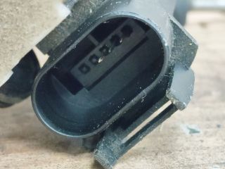 bontott AUDI A4 B5 Bal első Ajtózár