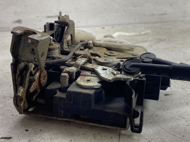 bontott AUDI A4 B5 Bal első Ajtózár