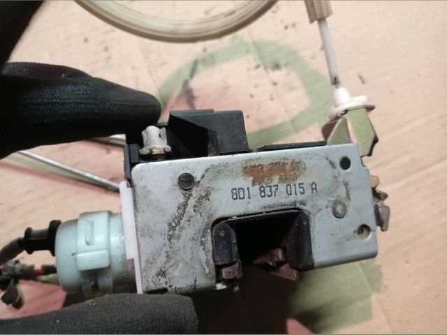 bontott AUDI A4 B5 Bal első Ajtózár