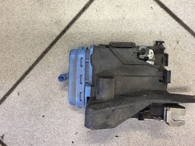 bontott AUDI A4 B5 Bal első Ajtózár