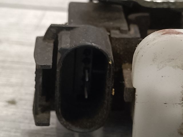 bontott AUDI A4 B5 Bal első Ajtózár