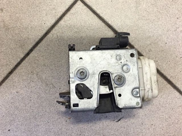 bontott AUDI A4 B5 Bal első Ajtózár