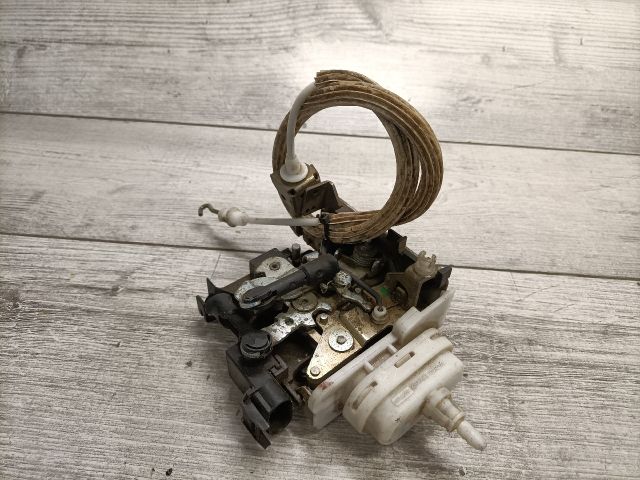 bontott AUDI A4 B5 Bal első Ajtózár