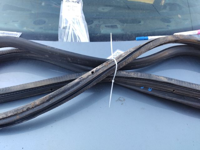 bontott AUDI A4 B5 Bal első Gumikéder