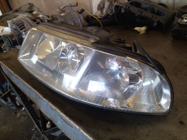 bontott AUDI A4 B5 Bal Fényszóró