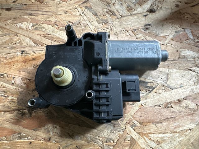 bontott AUDI A4 B5 Bal hátsó Ablakemelő Motor