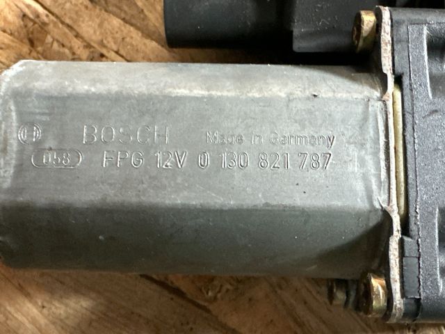 bontott AUDI A4 B5 Bal hátsó Ablakemelő Motor