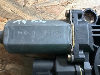 bontott AUDI A4 B5 Bal hátsó Ablakemelő Motor