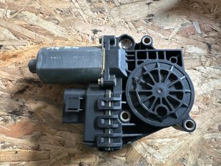 bontott AUDI A4 B5 Bal hátsó Ablakemelő Motor
