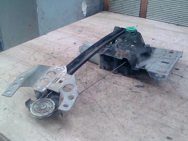 bontott AUDI A4 B5 Bal hátsó Ablakemelő Szerkezet (Elektromos)