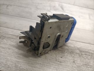 bontott AUDI A4 B5 Bal hátsó Ajtózár