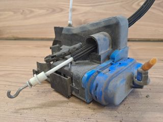 bontott AUDI A4 B5 Bal hátsó Ajtózár