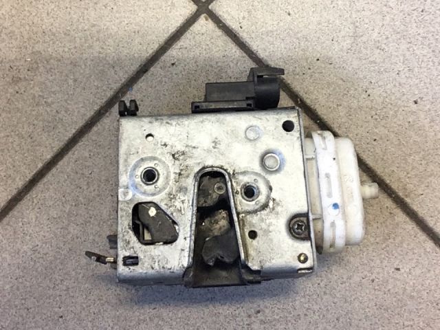 bontott AUDI A4 B5 Bal hátsó Ajtózár