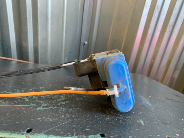 bontott AUDI A4 B5 Bal hátsó Ajtózár