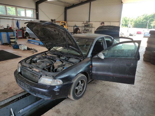 bontott AUDI A4 B5 Bal hátsó Ajtózár