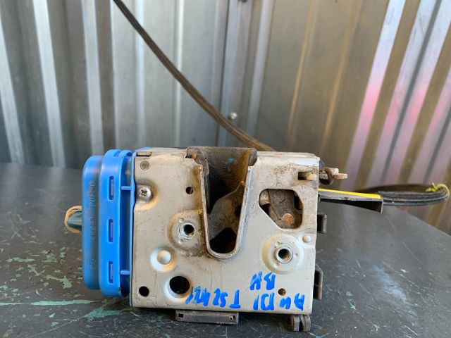 bontott AUDI A4 B5 Bal hátsó Ajtózár