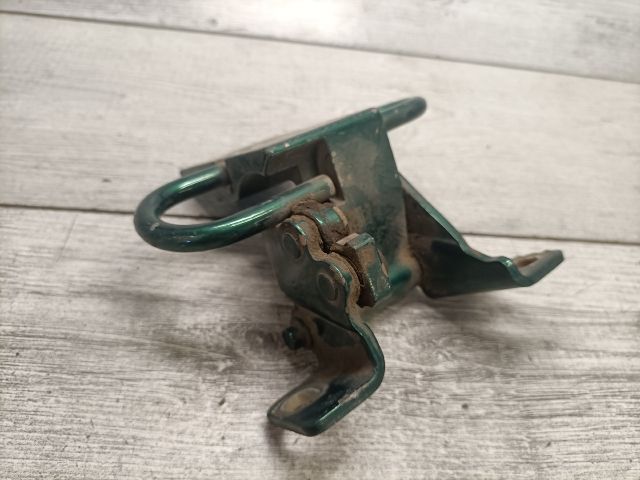 bontott AUDI A4 B5 Bal hátsó Alsó Zsanér