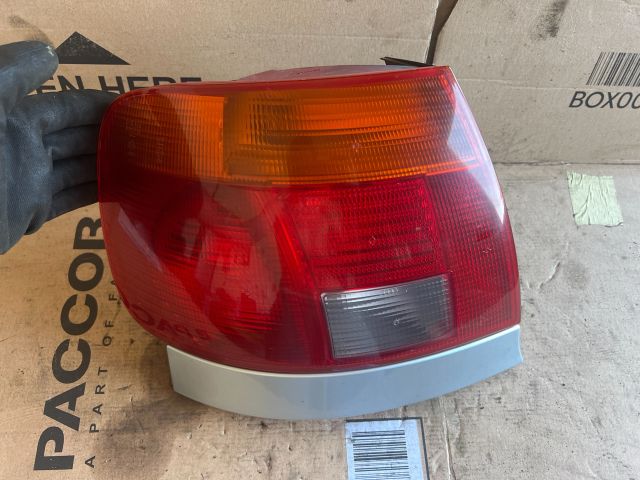 bontott AUDI A4 B5 Bal Hátsó Lámpa