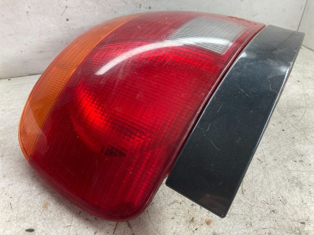 bontott AUDI A4 B5 Bal Hátsó Lámpa