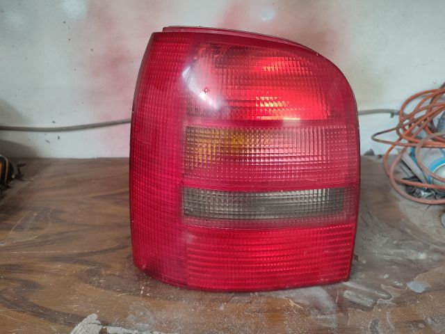 bontott AUDI A4 B5 Bal Hátsó Lámpa