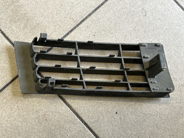 bontott AUDI A4 B5 Bal Ködlámpa Rács