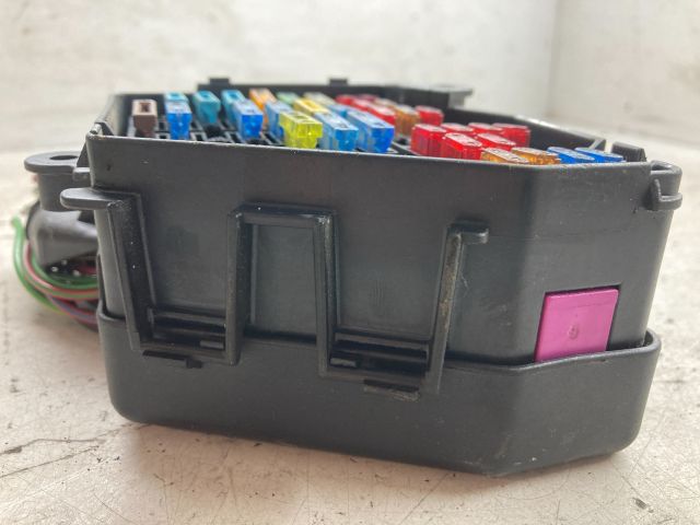 bontott AUDI A4 B5 Biztosítéktábla Doboz