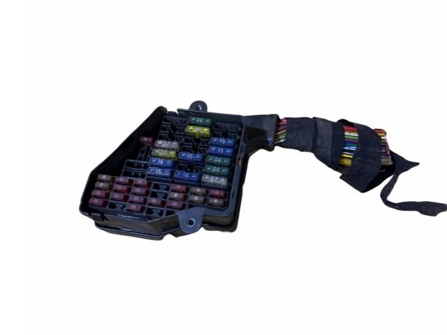 bontott AUDI A4 B5 Biztosítéktábla Utastér