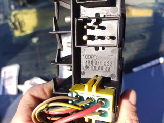 bontott AUDI A4 B5 Biztosítéktábla Utastér