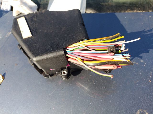 bontott AUDI A4 B5 Biztosítéktábla Utastér