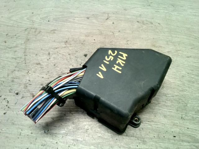 bontott AUDI A4 B5 Biztosítéktábla Utastér