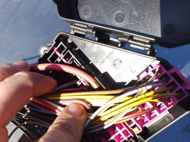 bontott AUDI A4 B5 Biztosítéktábla Utastér