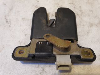 bontott AUDI A4 B5 Csomagtérajtó Zárszerkezet