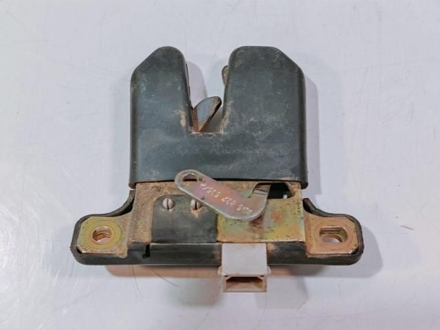 bontott AUDI A4 B5 Csomagtérajtó Zárszerkezet