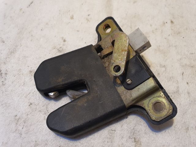 bontott AUDI A4 B5 Csomagtérajtó Zárszerkezet