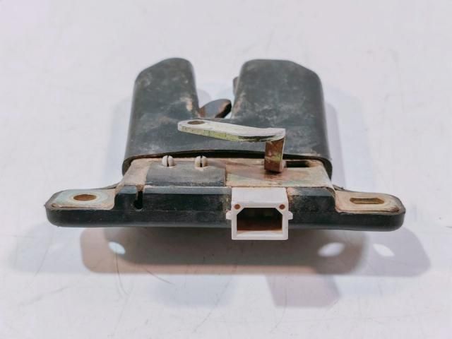 bontott AUDI A4 B5 Csomagtérajtó Zárszerkezet