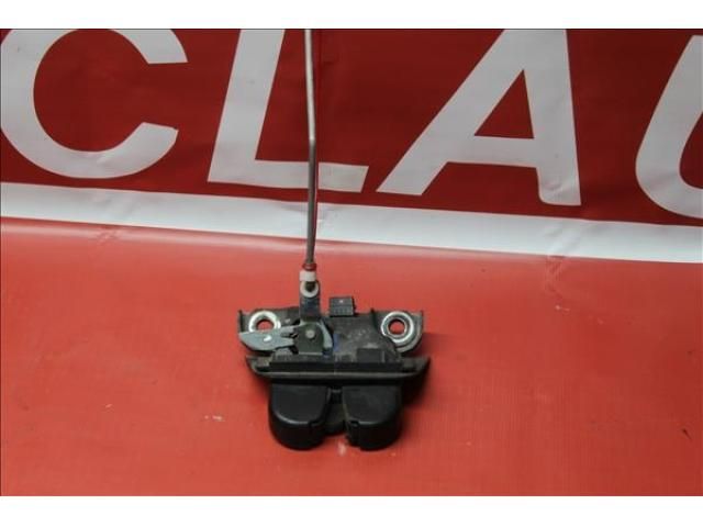 bontott AUDI A4 B5 Csomagtérajtó Zárszerkezet