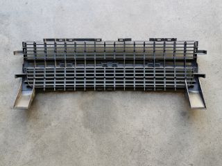 bontott AUDI A4 B5 Első Lökhárító Alsó Középső Díszrács