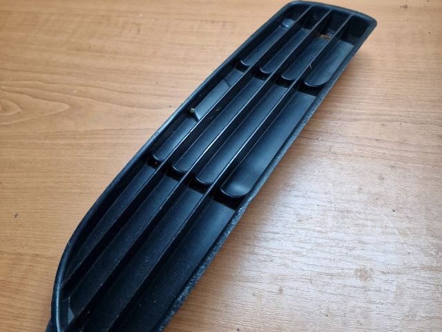 bontott AUDI A4 B5 Első Lökhárító Bal Díszrács