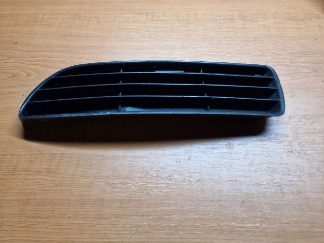 bontott AUDI A4 B5 Első Lökhárító Bal Díszrács