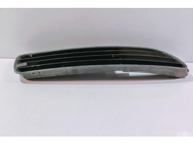 bontott AUDI A4 B5 Első Lökhárító Jobb Díszrács