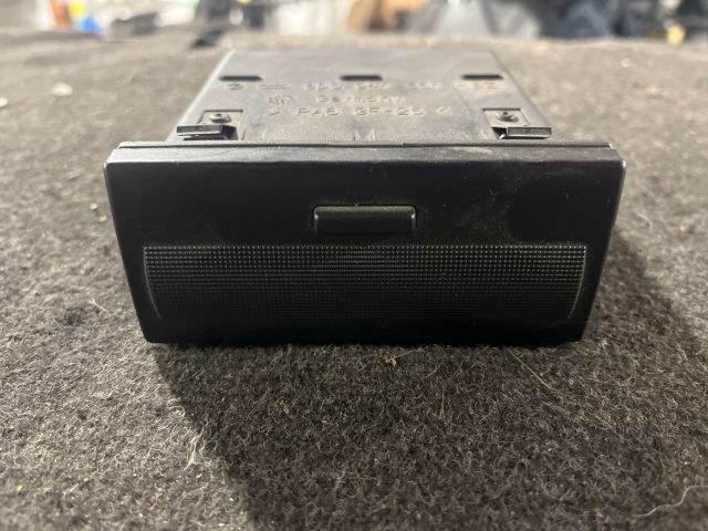 bontott AUDI A4 B5 Első Tároló Rekesz