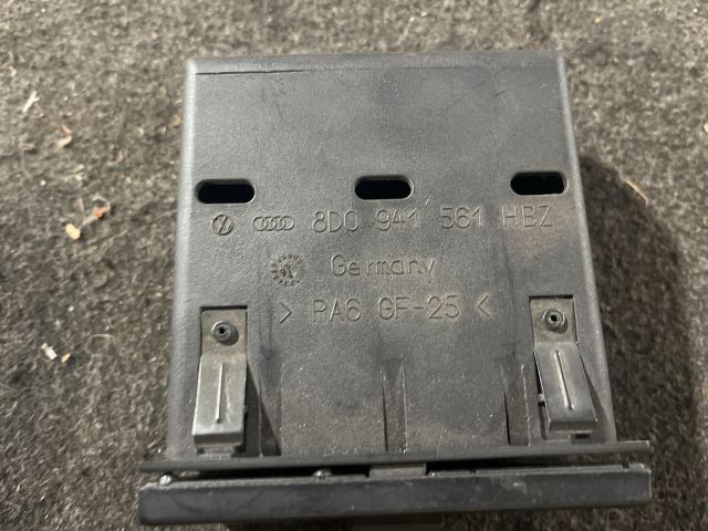 bontott AUDI A4 B5 Első Tároló Rekesz