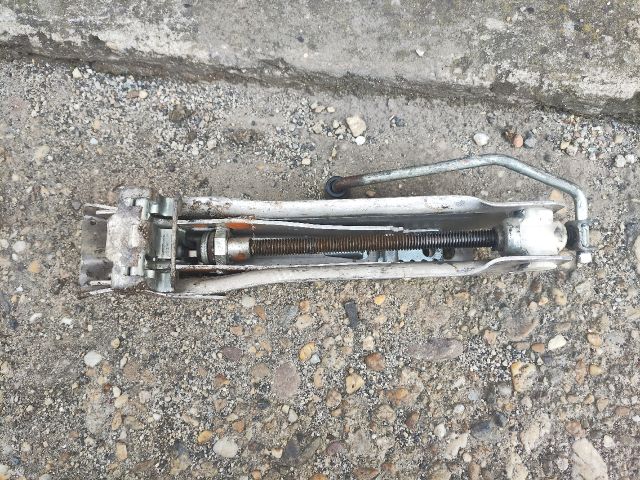 bontott AUDI A4 B5 Emelő