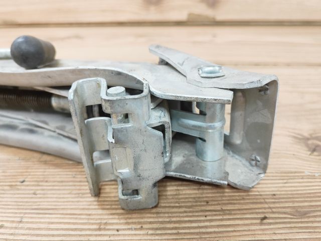 bontott AUDI A4 B5 Emelő