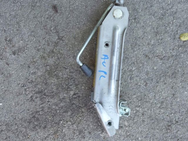 bontott AUDI A4 B5 Emelő