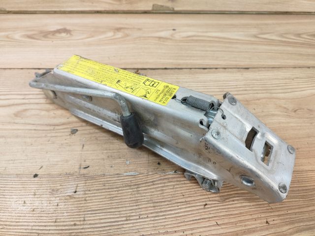 bontott AUDI A4 B5 Emelő