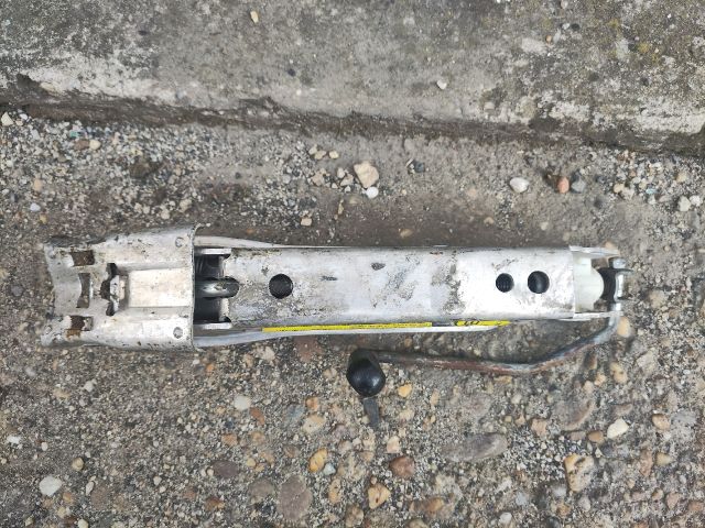 bontott AUDI A4 B5 Emelő