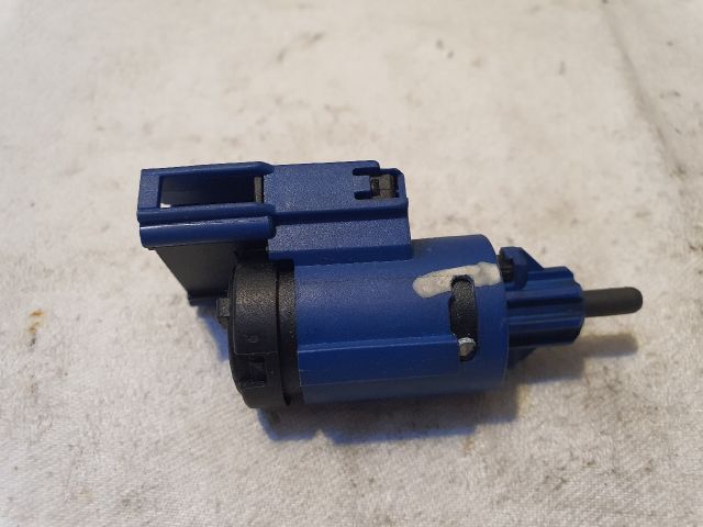 bontott AUDI A4 B5 Fék Pedál Kapcsoló