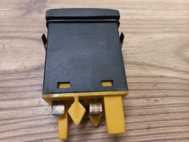 bontott AUDI A4 B5 Hátsó Ködzárófény Kapcsoló